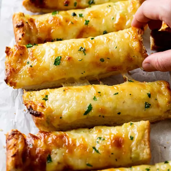 Panarottis Cheesy Garlic Roll